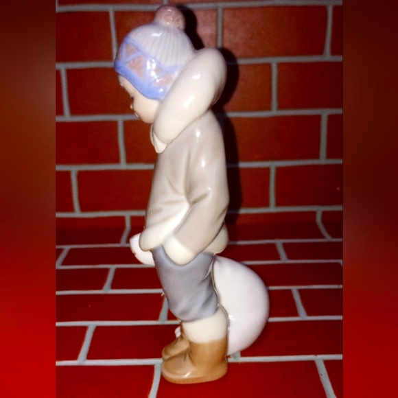 Lladro Eskimo Boy with Pet Polar Bear Porcelain Figurine (EUC) - Picture 5 of 13